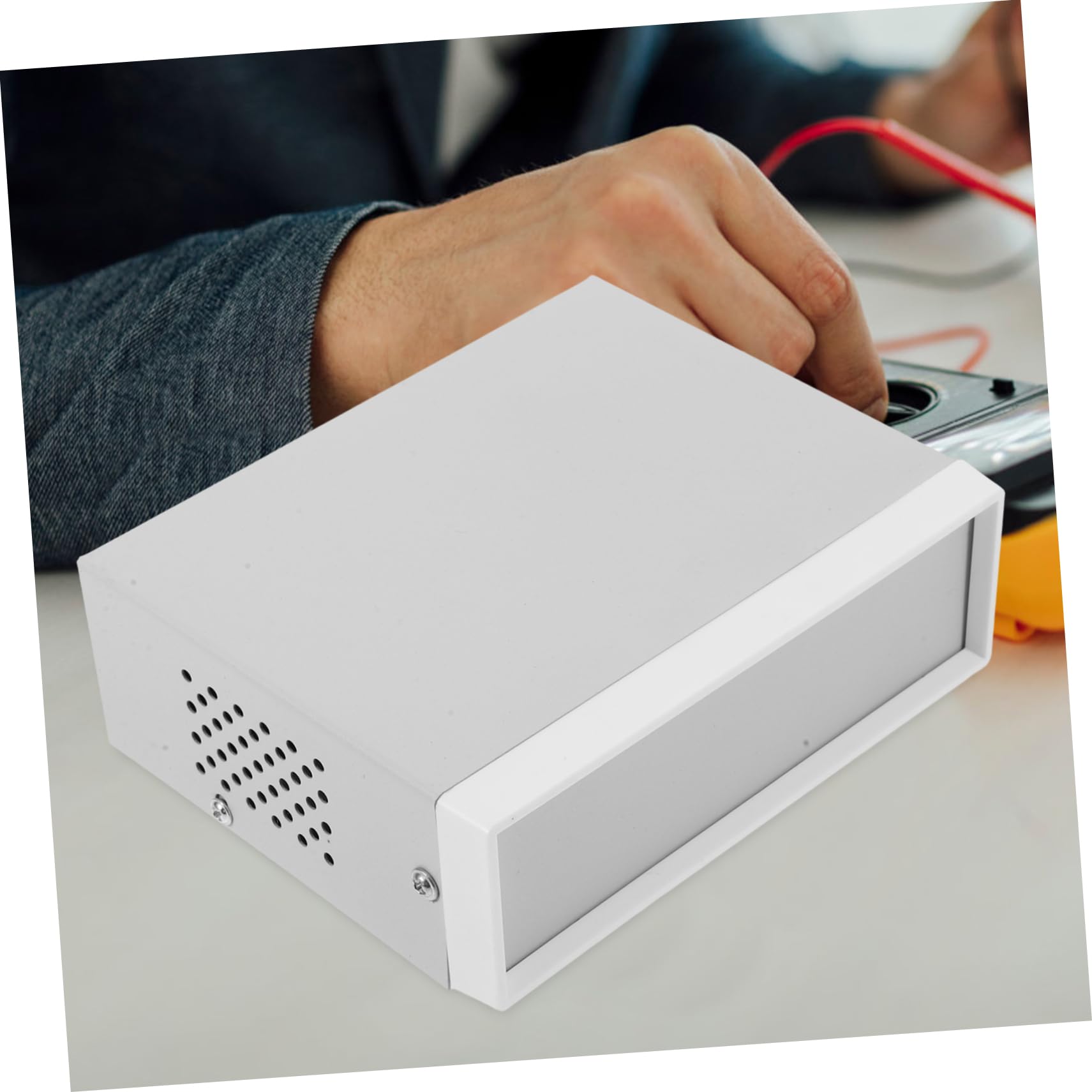 Tofficu Metallprojektgehäuse aus Eisen mit Deckel Kleine Projektbox für Elektronik mit Vertieftem Design Einfache Montage und Nahtlose Integration für Selbstgemacht Elektrogeräte