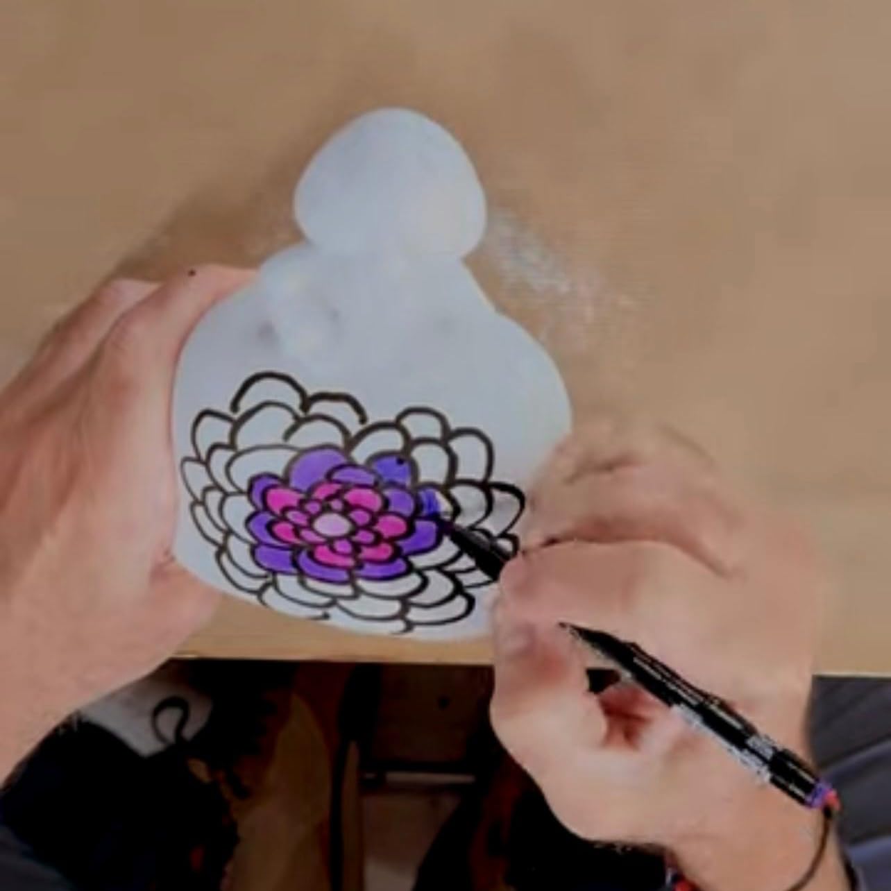 Figura de Menina en escayola – Crea tu propia escultura con set de pinceles, pinturas y un tutorial exclusivo del artista Antonio Azzato para una obra única.