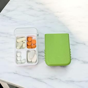 4 Bölmeli Sürgülü Cep Tipi İlaç Kutusu (2 Adet Set) - Kompakt Taşınabilir Vitamin Organizer - Şeker Kamışı Tabanlı Bitkisel PLA Malzeme - Kilitli Mekanizmalı Küçük İlaç Kutusu - 80x50x15mm