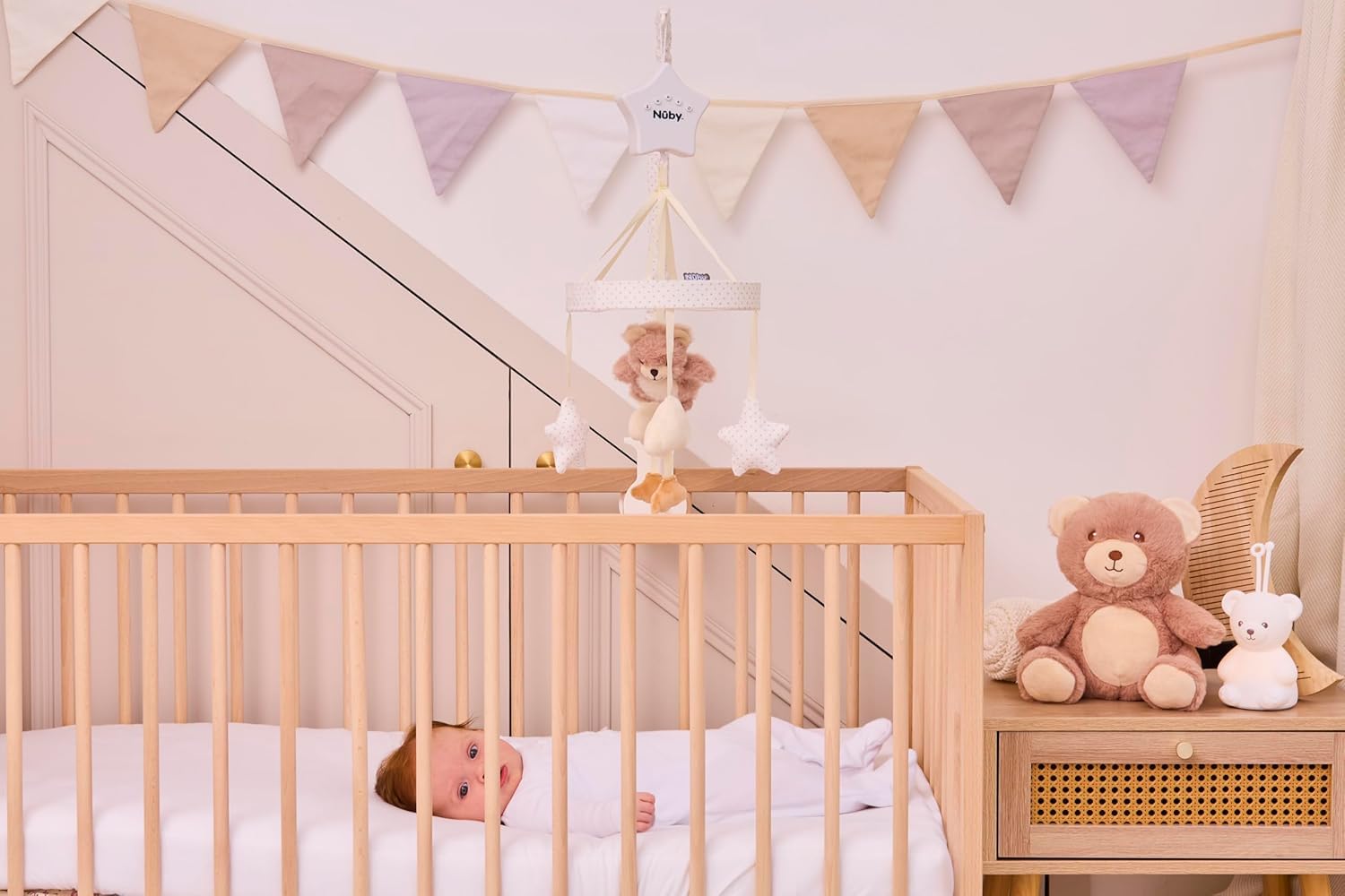 Nuby Biscuit l’Ours – Mobile Musical Bébé pour Lit et Berceau, Bras Réglable Universel, Peluches Suspendues, Mélodies et Sons Apaisants, Jouet d’Éveil pour Nouveau-Né