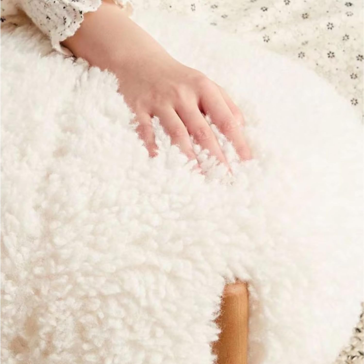 オットマンデスク下 足置き 木製の脚が付いた柔らかいふわふわの丸型フットスツール 玄関 寝室適用(White)