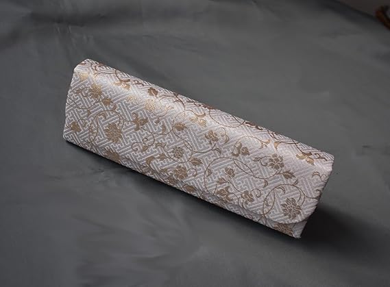 Amazon.co.jp: 十三絃 琴柱入れ ケース 袋 錦 白 (送料など込) : 楽器