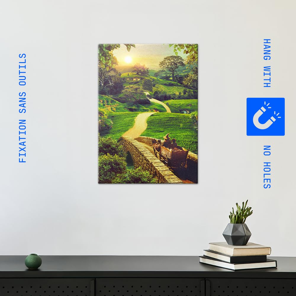 Displate Affiche Métallique Le Seigneur des Anneaux - Middle-Earth - A Journey Through Hobbiton - Déco Maison Chambre - Cadeau - Decoration Murale Salon Metal Poster 32 cm x 45 cm