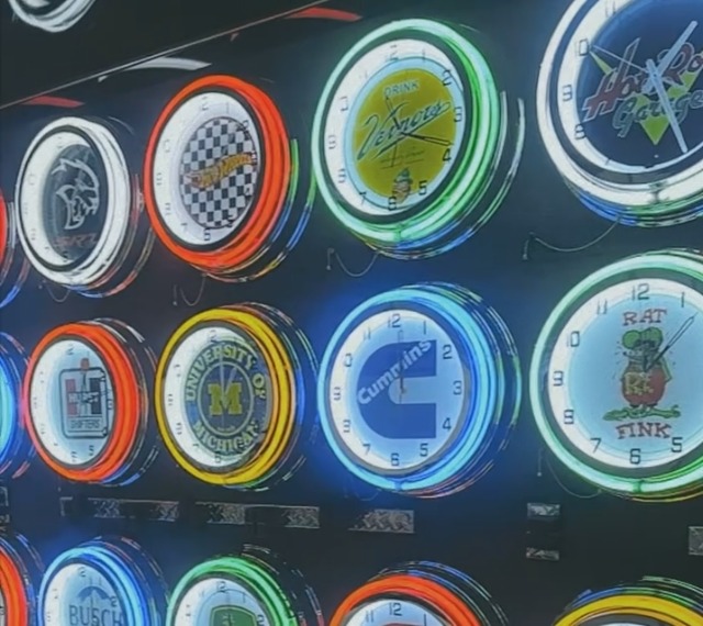 時計 GARAGE B MOONEYES@ NEON WALL CLOCK Moon Eyes Large Neon Clock 17