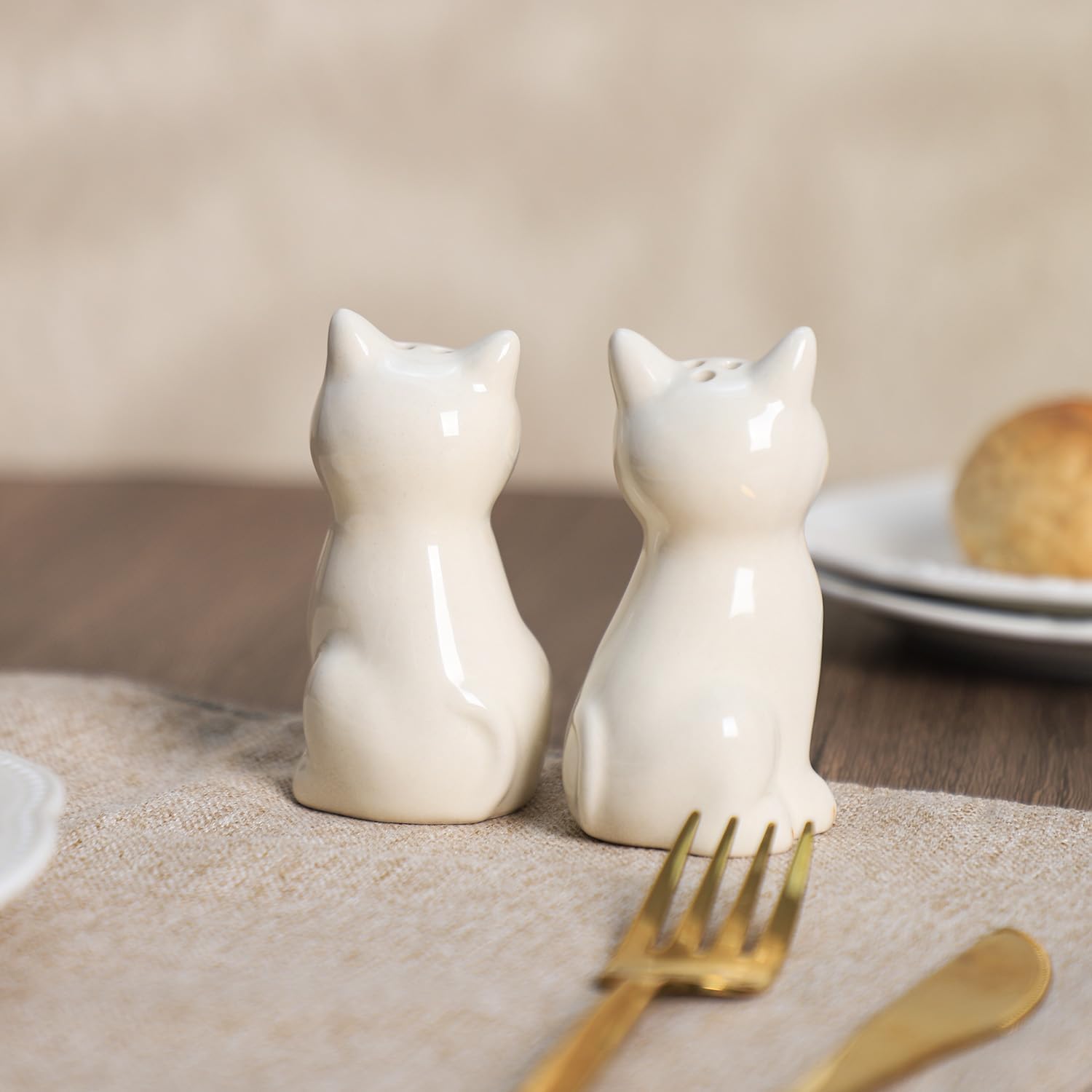 Ceramic Retro Cat Lovers Shape Salt & Pepper Shakers Set, Hand-Painted Cats Salt and Pepper Shakers, 2 PCS Set-White