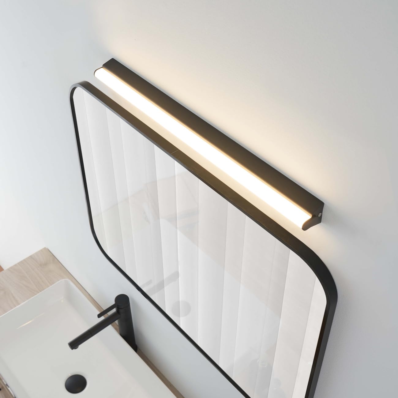 KOSILUM - Longue applique style réglette ultramoderne IP44 60 cm- Wani - Lumière Blanc Chaud Eclairage Salon Chambre Cuisine Couloir - - 2985 lm - LED intégrée - IP44