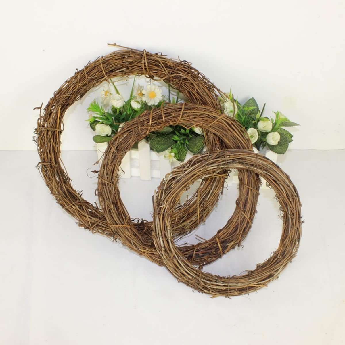 3 PCS 3 Sizes Natural Grapevine Wreath Rings, Rattan Vine Branch Door Wreath Hoop for DIY Home Decorations and Wedding Wreath Craft Holiday Party Decorations (10cm & 15cm & 20cm)