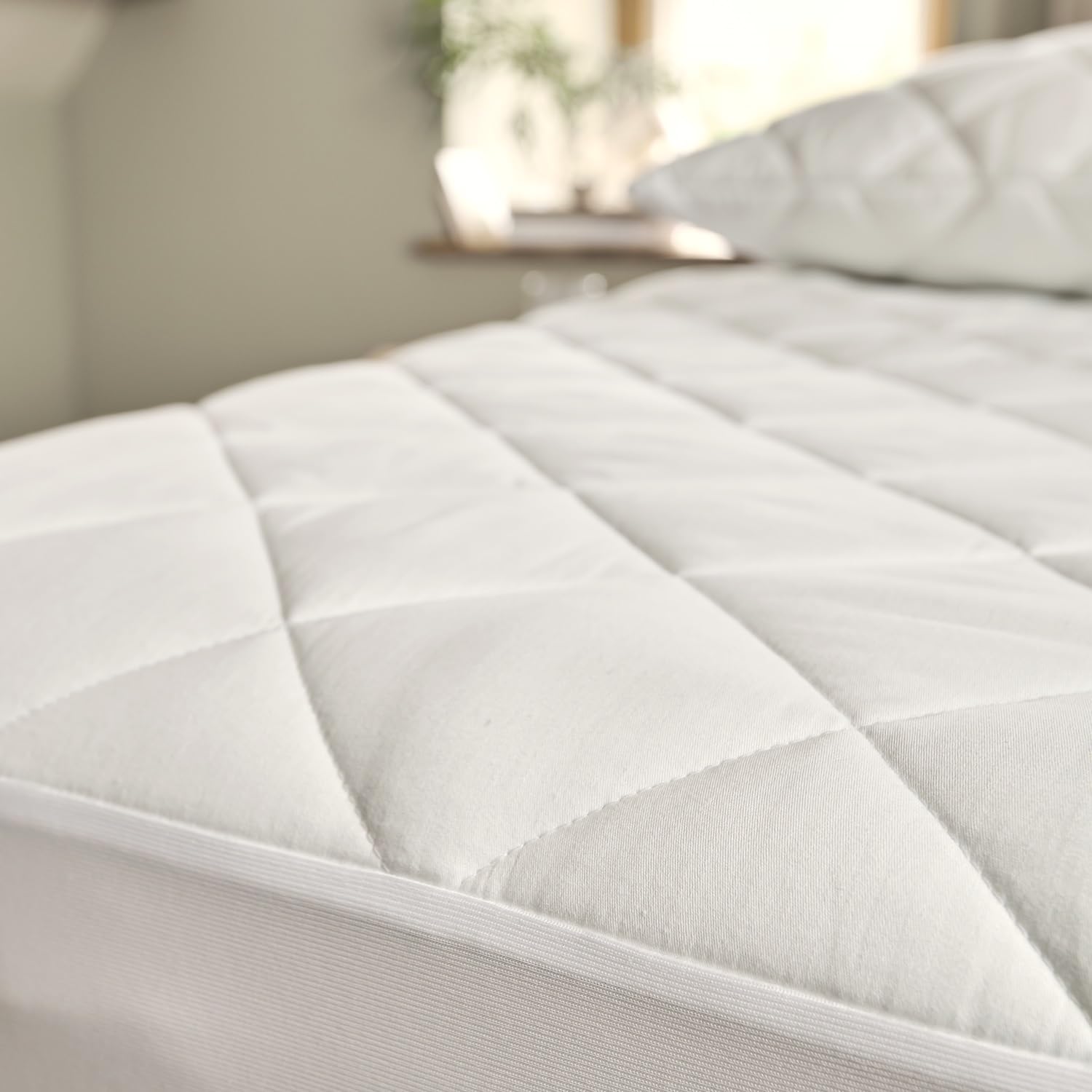 Christy Unisex White Classic Filled Microfibre Mattress Protector In | Size: King