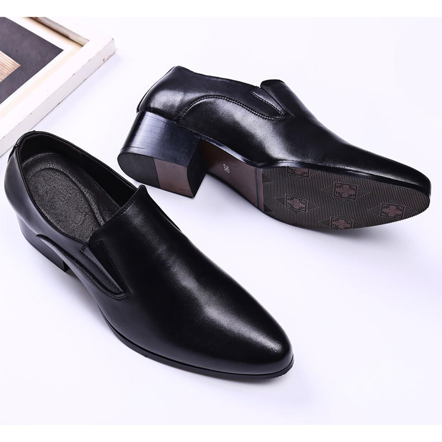 Zapatos de vestir de piel sin cordones for hombre, con alza de 6 cm, punta puntiaguda y tacón grueso, ideales for negocios, bodas y ocasiones formales.