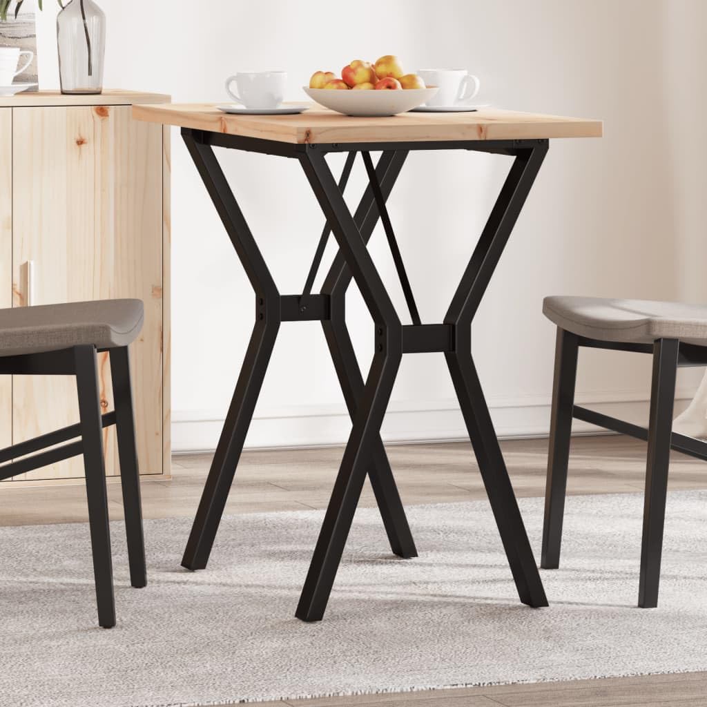 Pieds en métal et design élégant pour cette table de salle à manger