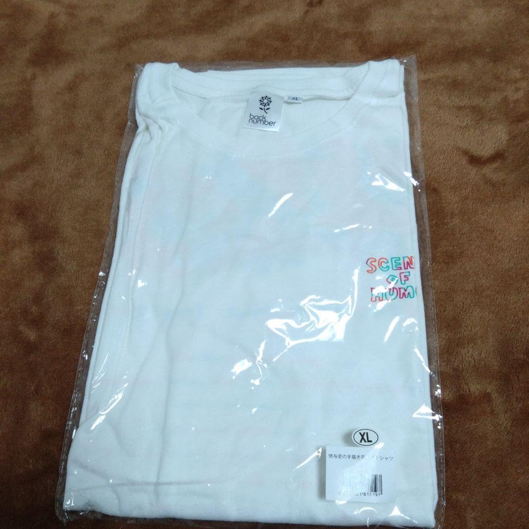 新品　back number　依与吏の手書き花ロゴTシャツ　2022年ツアー 商品詳細ページ | back number online store | 依与吏の手描き花