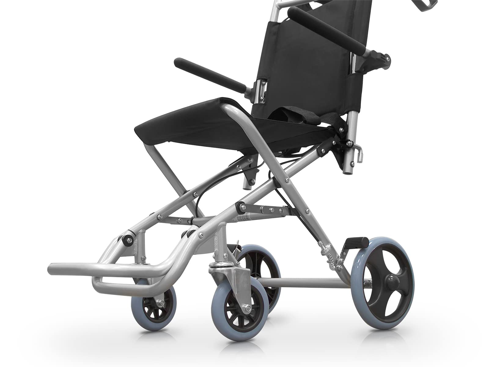 QUIRUMED Silla de ruedas plegable, Especial para domicilio, Para traslado, Aluminio, Ligera, Reposabrazos abatibles, Reposapiés plegables, Frenos de maneta, Con cinturón, Hasta 120 kg