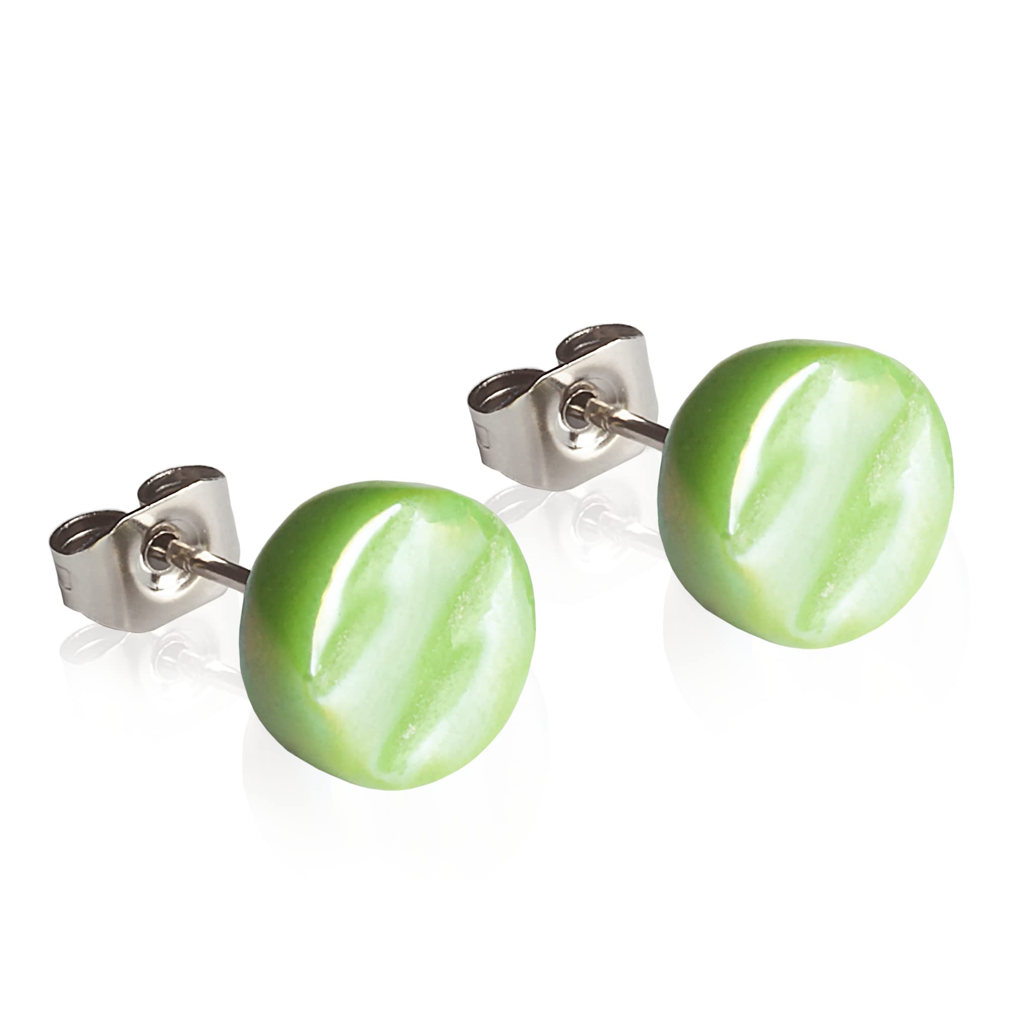 Runde Ohrstecker mit grünem Stein in Perlmuttoptik • Bunte Ohrringe für Damen • Nachhaltiger Modeschmuck aus Edelstahl & Glas • Ø 8mm