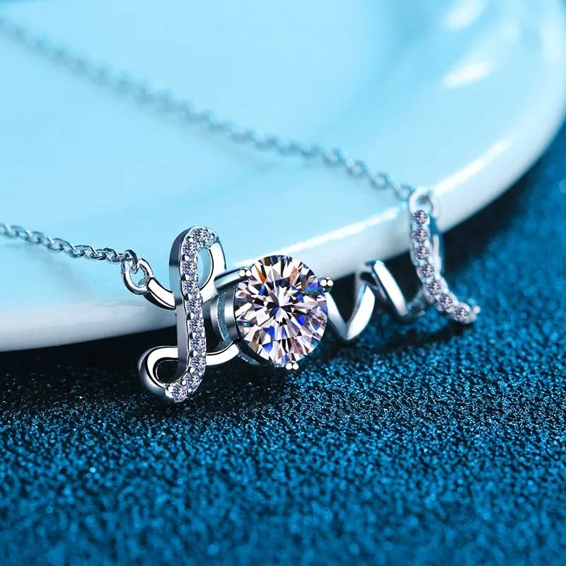Collier pendentif moissanite d'exception : un éclat éternel pour sublimer votre cou