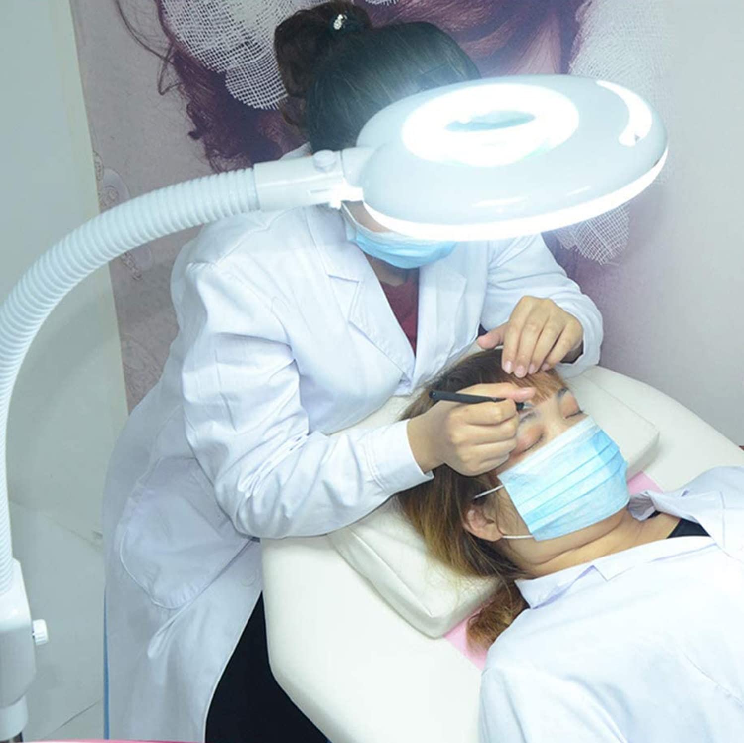 8X Lente d'ingrandimento di bellezza Lampada da terra verticale Lampada da trucco per tatuaggi Lampada LED regolabile Salone di rotolamento SPA Beauty Makeup Skincare Light Strumento di ingrandimento
