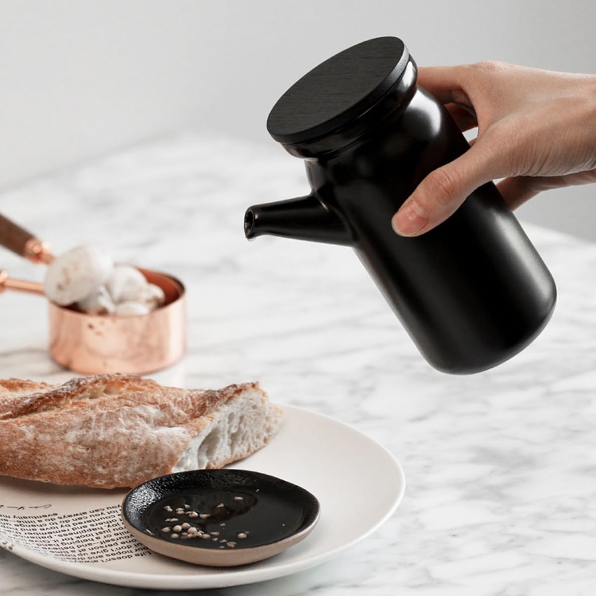 Dispenser per Olio da Cucina, Set Dispenser per Olio E Aceto, Dispenser per Olio da 500 Ml per Cucinare, Aceto, Salsa di Soia, con Vassoio in Ferro, Nero