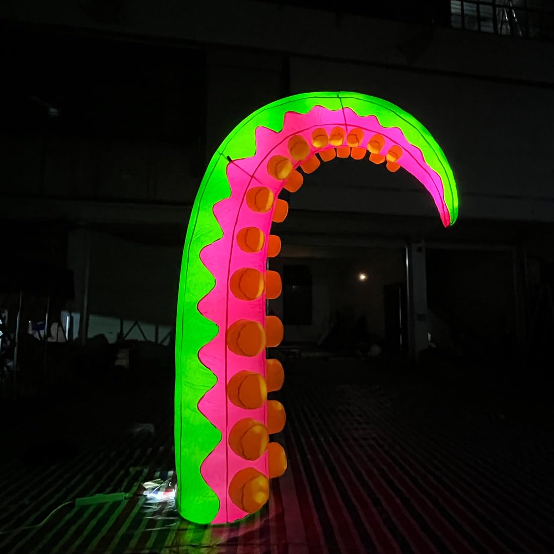 Tentacule de pieuvre gonflable pour attirer le public lors d'une performance commerciale