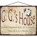 G.G.'s House Sign マグノリアの花 What Happens at G.G.'s House Stays at G.G.'s House ヴィンテージスタイル 装飾 家庭 家族 ホームデコレーション グレート祖母 ニックネーム ギフトサイン 8x10インチ