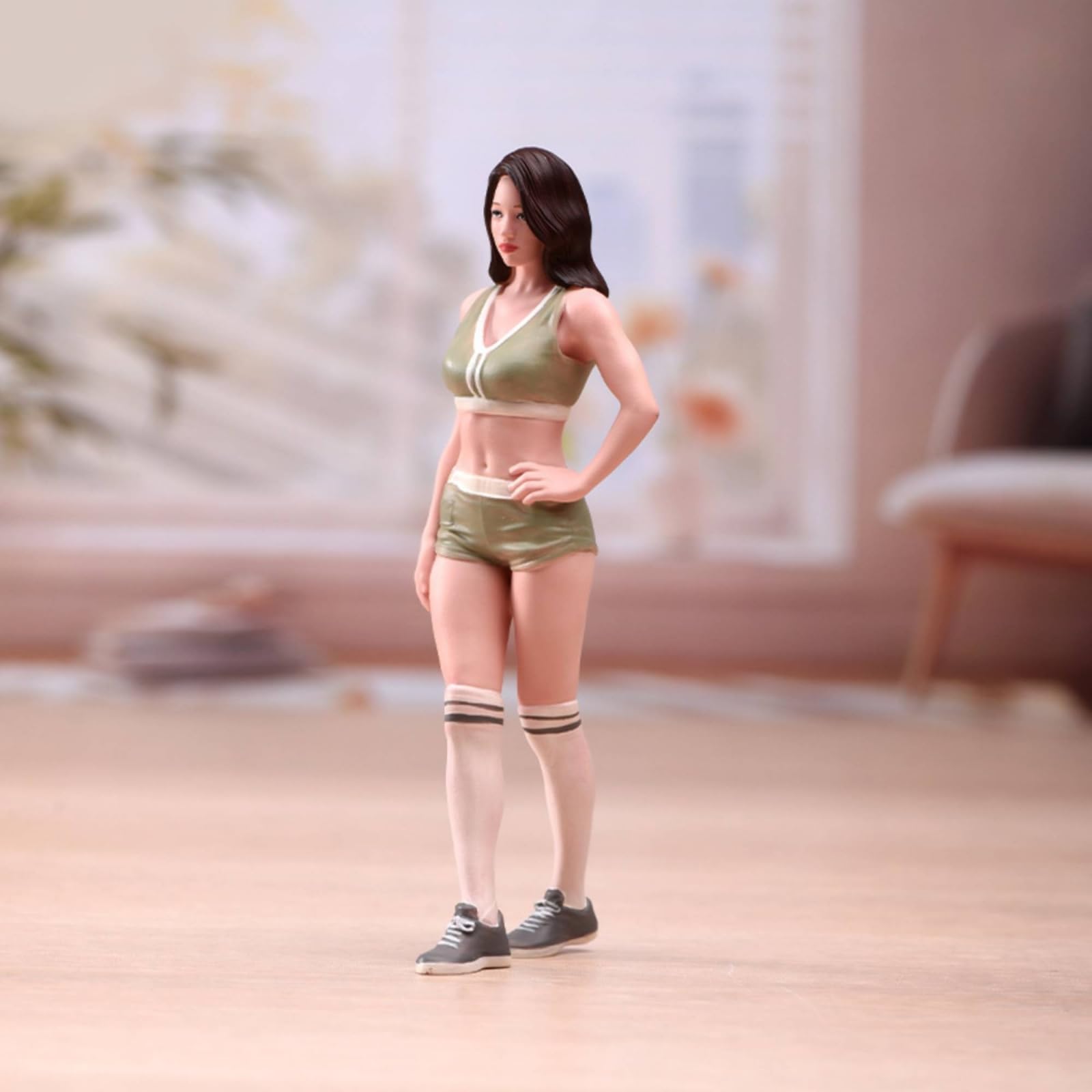 Colcolo Figurina Scena Miniatura Statuetta Sportiva Resina Personaggio Femminile Giovane Decorazione Resina Finitura Liscia Calze a Righe E Sneakers Adatta per Scaffali Vetrine Scrivania, 1/24