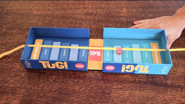 Goliath Tug Trivia – Gioco Da Tavolo A Squadre Con Tiro Alla Fune E 1400 Domande, Per Adulti E Ragazzi Dai 12 Anni