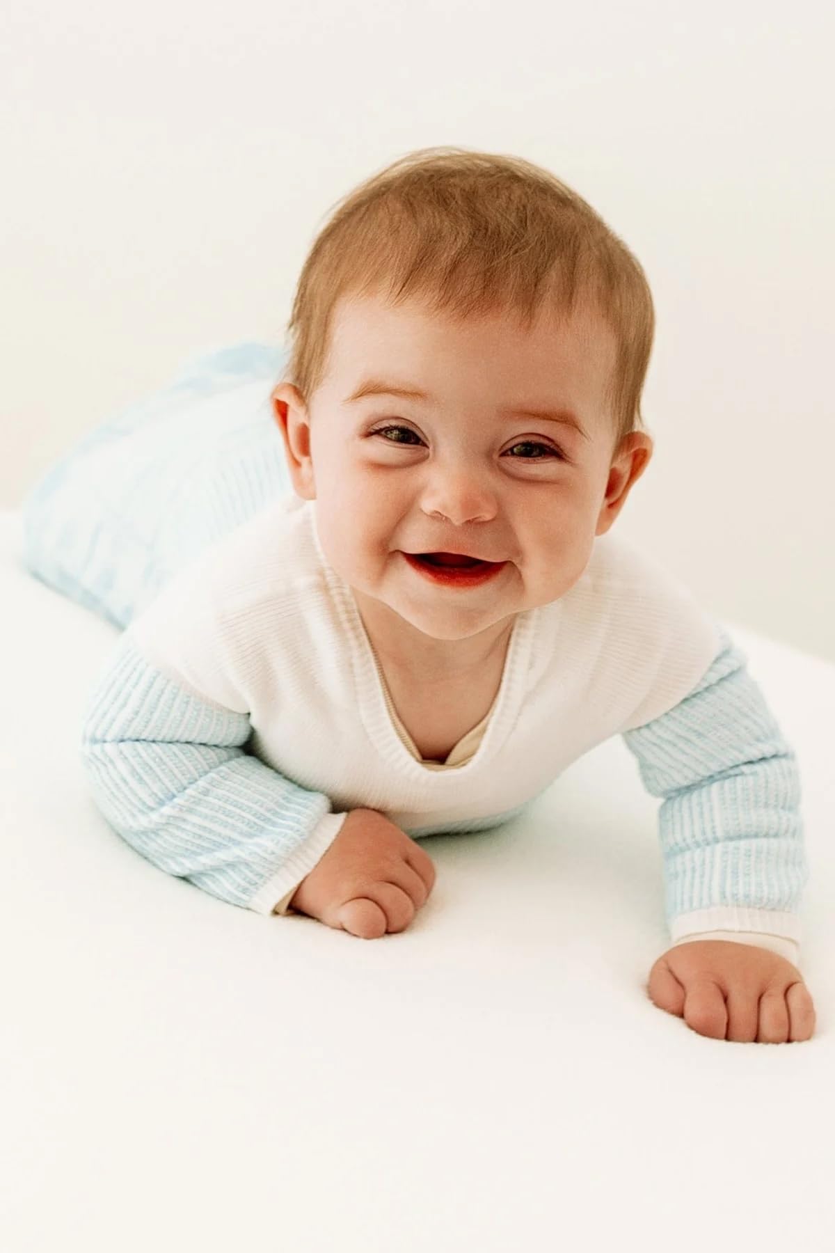 Amazon.com: Swaddelini Arms Out Long Sleeve Sleep Sack, Easy-to 