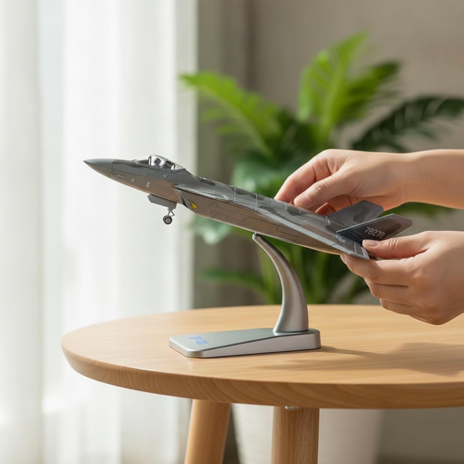 predolo Modellino di Caccia J-20 Realistico Aereo da Caccia in Miniatura Elegante Modellino con Supporto per Collezionisti, 1 72 Edizione Mimetica Di Servizio