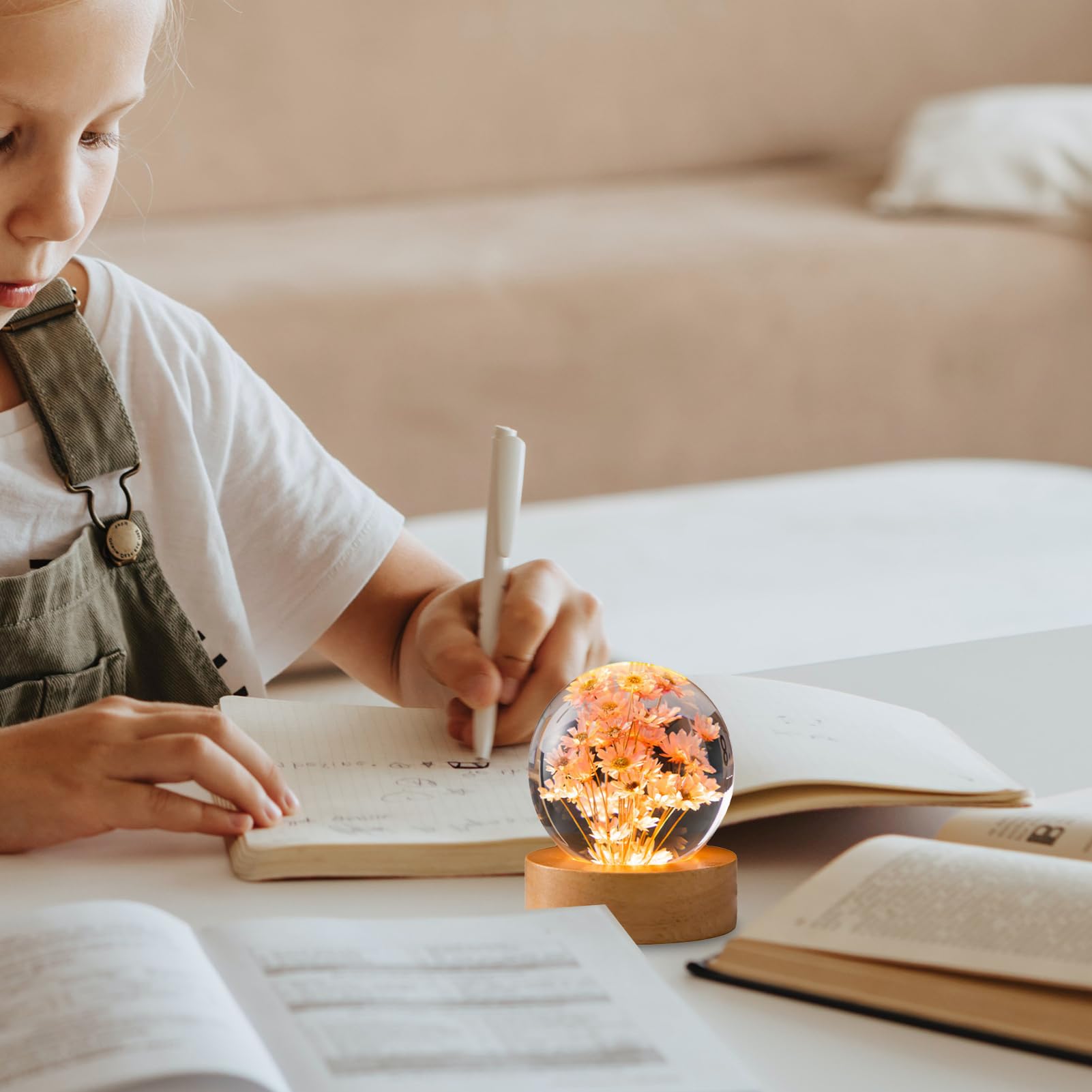 Szklana kula LED, ?kka kryszta?owa kula, dekoracja na biurko, lampka nocna z motywem kwiatowym, dekoracyjne kreatywne ?wi?teczne zaokr?glone ozdoby na pó?k? na ksi??ki, parapet, kominek
