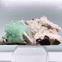 アポフィライト　スティルバイト？　鉱物標本　レアカラー　原石 ダイヤモンドアポフィライト スティルバイト 原石