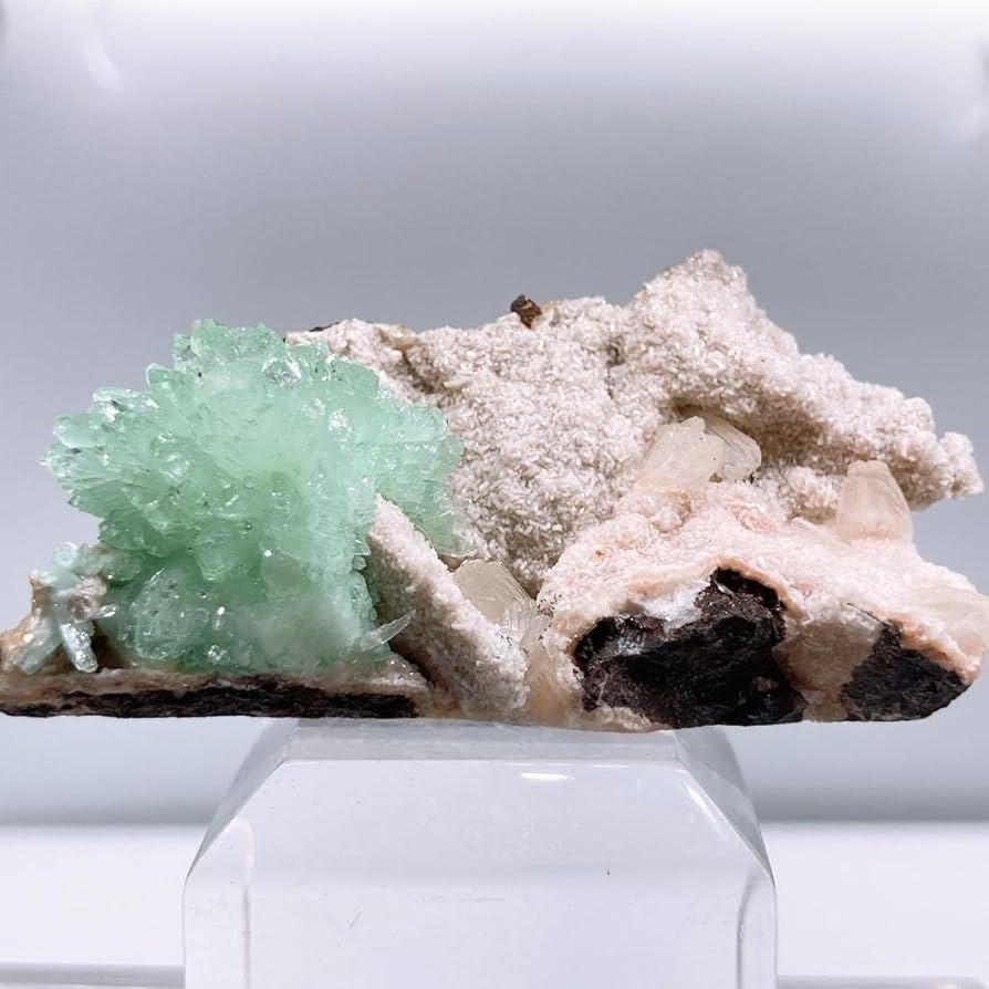 Amazon.co.jp: グリーンアポフィライト スティルバイト 原石