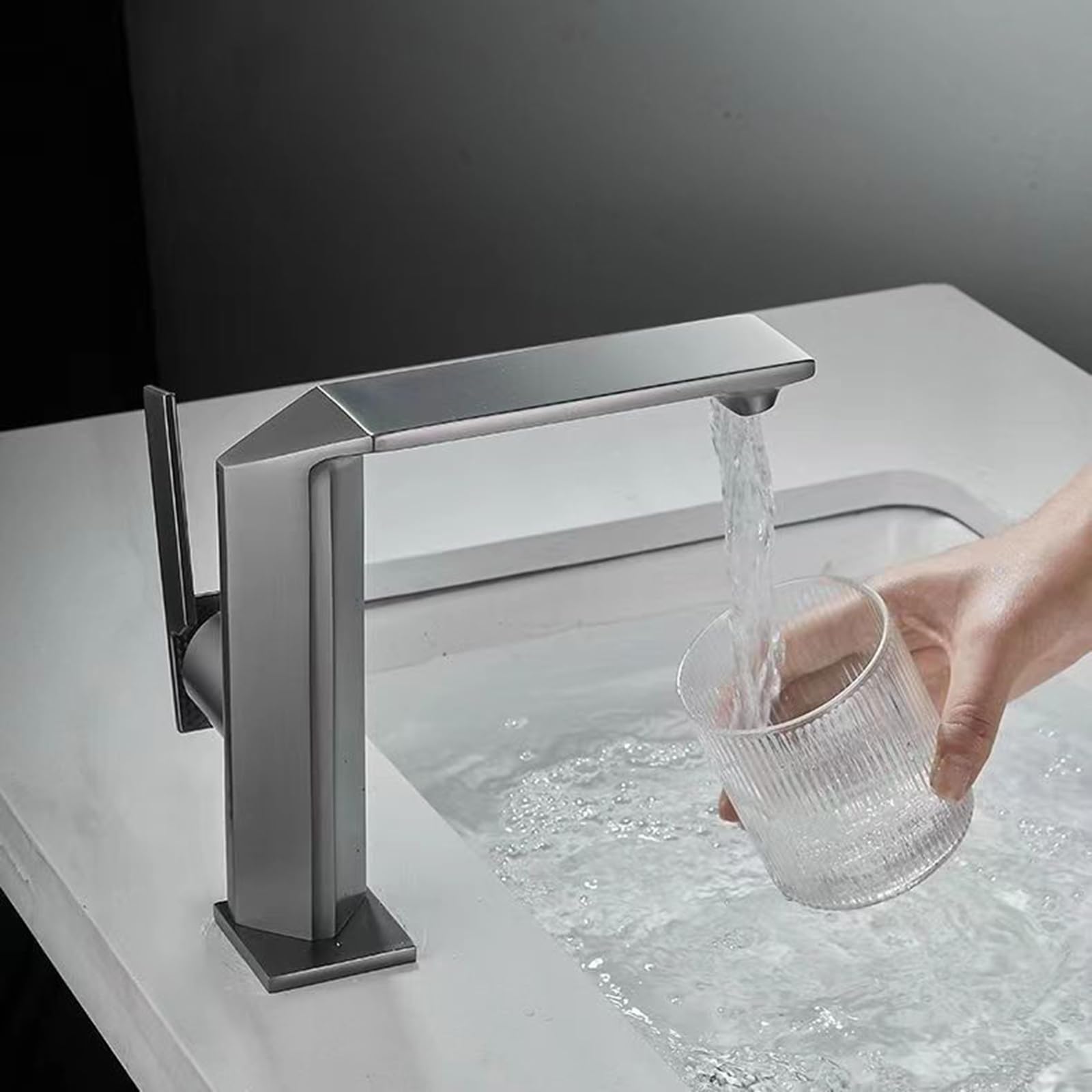 XJTNLB Grifo para Lavabo de Baño en Cascada Mezclador Lavabo Monomando Griferia Lavabo Cascada Agua Caliente y Fría,Gris Pistola