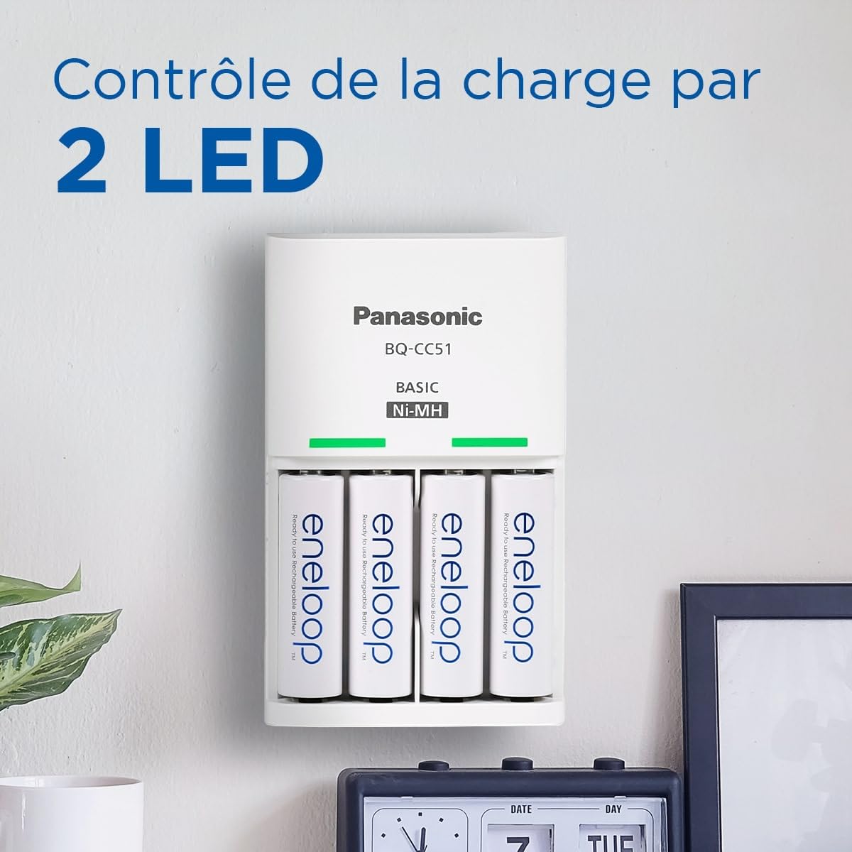 Chargeur eneloop Basic pour 2 ou 4 Piles Ni-MH AA/AAA. Nouvelles Fonctions de sécurité, fourni avec 4 Piles eneloop AAA/Micro, capacité renforcée et 6 Fonctions de sécurité