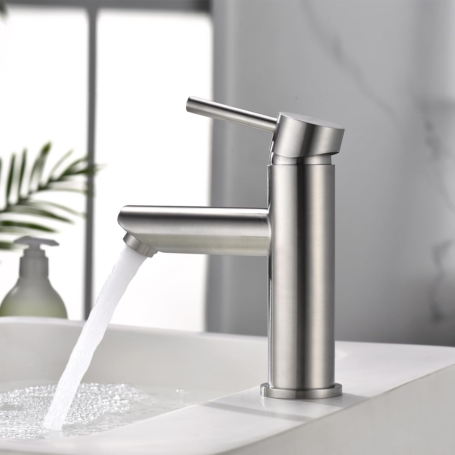 Ibergrif M11103 Mundo Basin Tap with water flowing