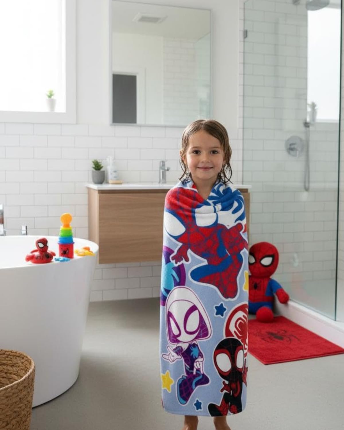 BrandMac Spidey Ręcznik plażowy i kąpielowy, 70 x 140 cm, 100% bawełna, miękki i chłonny ręcznik kąpielowy dla dzieci, kolorowy ręcznik Marvel Spiderman, idealny do kąpieli i basenu