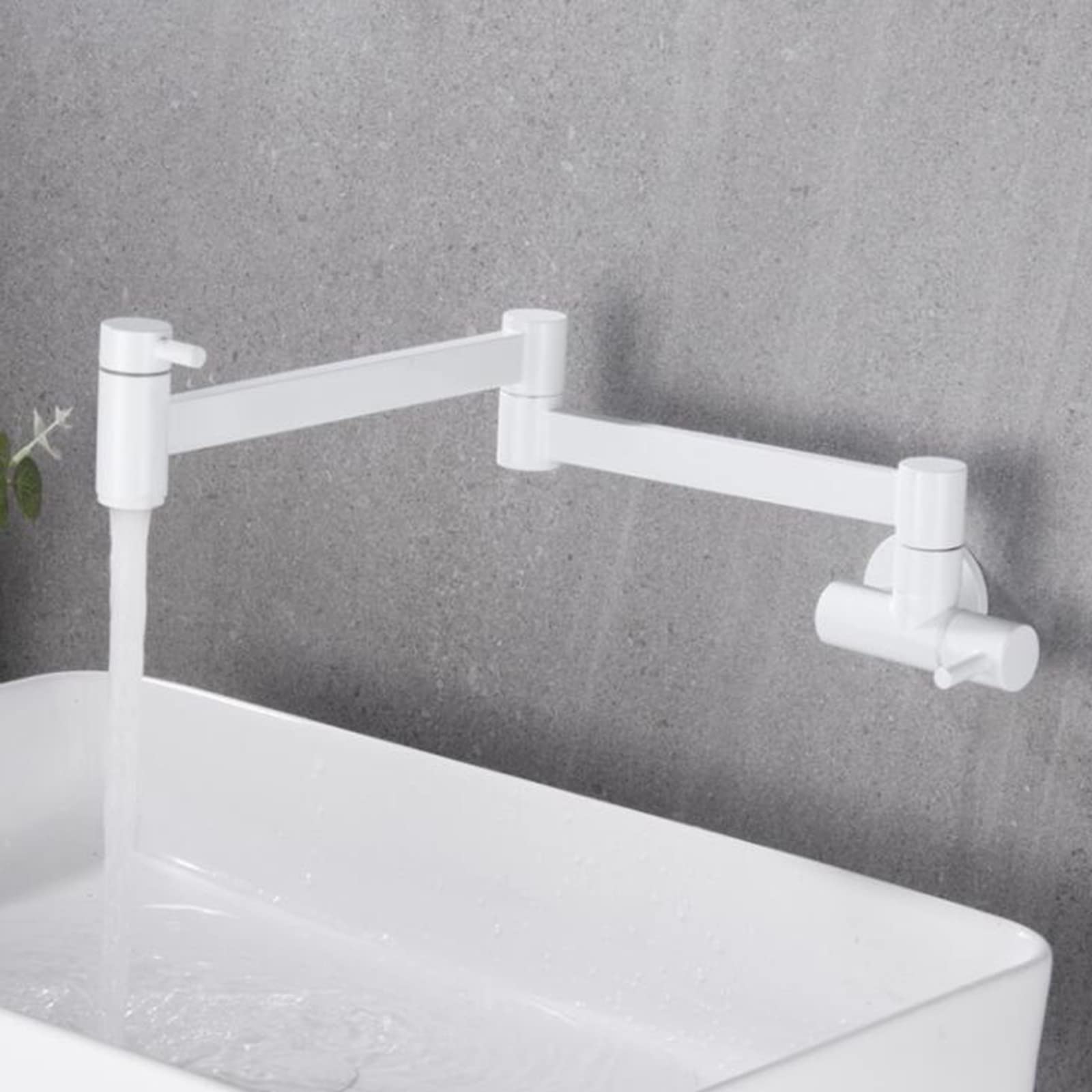 Robinet d'eau froide mural en laiton finition noire mat au design monotrou épuré