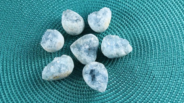 Amazon.com: Namzi Celestite水晶、水晶簇、原始水晶、天使水晶、巫術