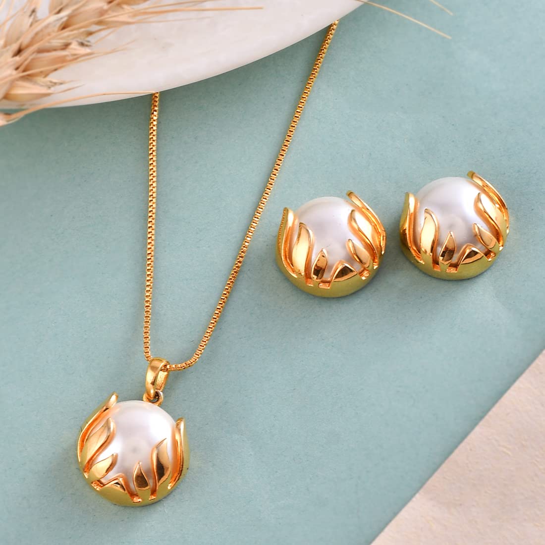 Mothers Half Pearl Pocket Pendant Set