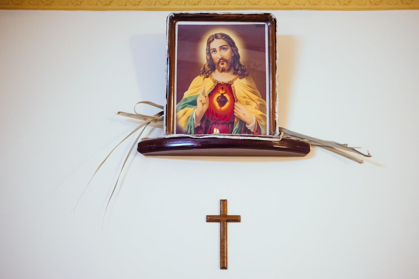 Cross wood,Teak Wood, Wooden for wall hanging, prayer or holy home, Cross for Main Door Entrance,20 cm 1