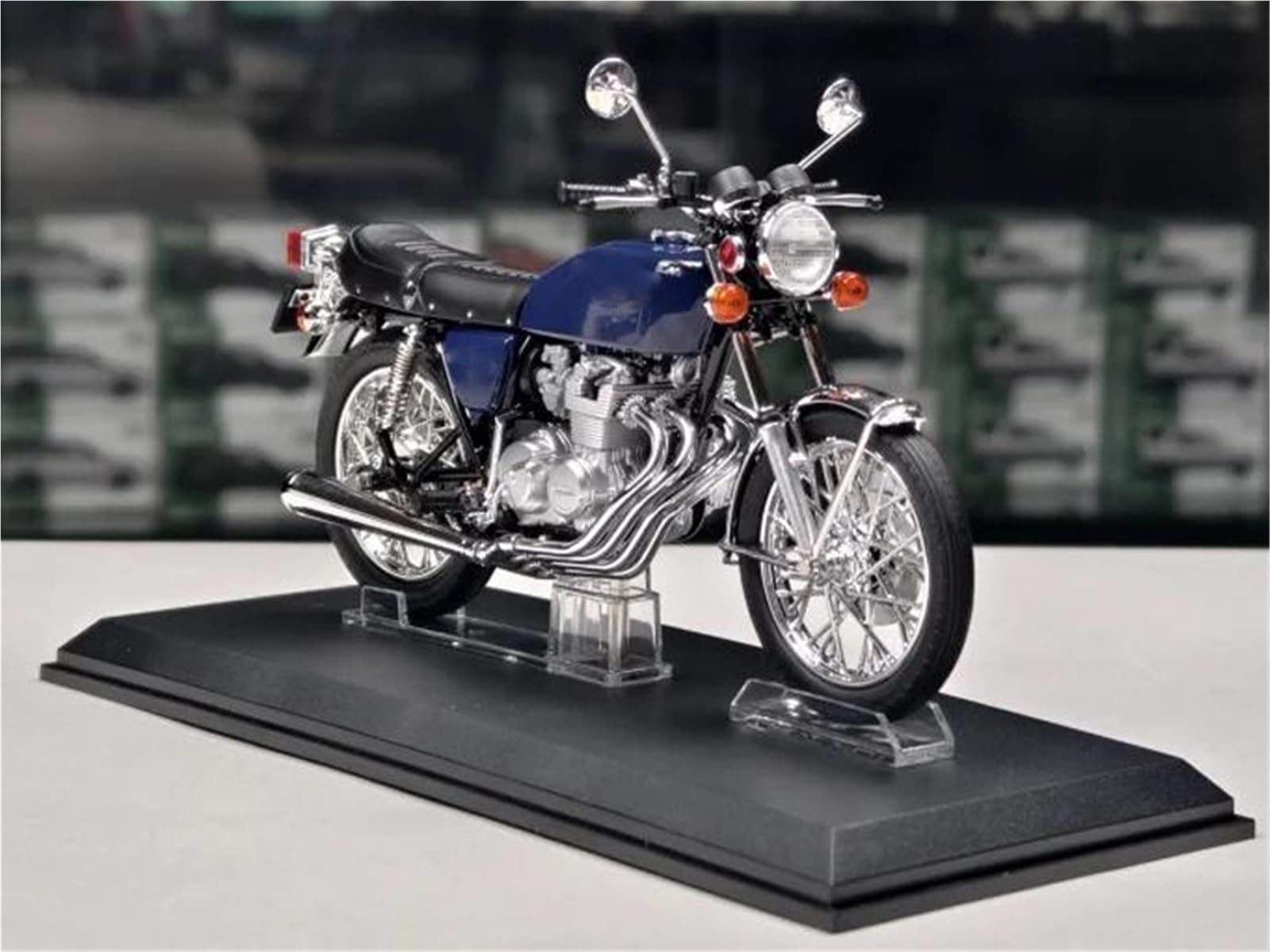 Moto miniature Honda CB400 turquoise, idée cadeau idéale pour motard