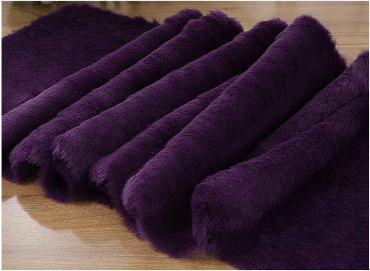 Tapis décoratif en fausse fourrure pour réchauffer l'ambiance de votre salon de création