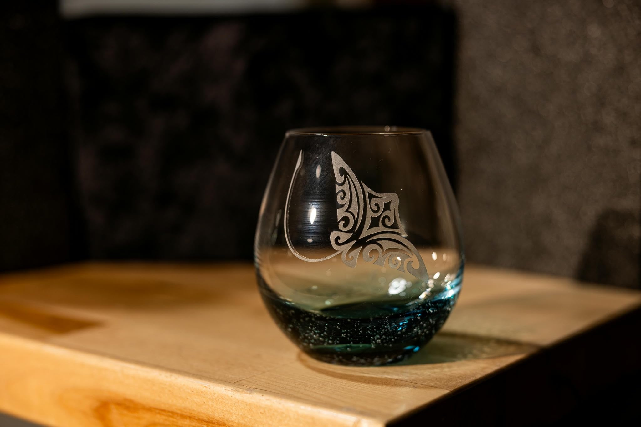 Integrity Bottles Tribal Stingray Design Stemless Wine Glass, Handmade, Handblown, Hand Etched Gifts, Sand Carved, 18oz (Crackle Teal)