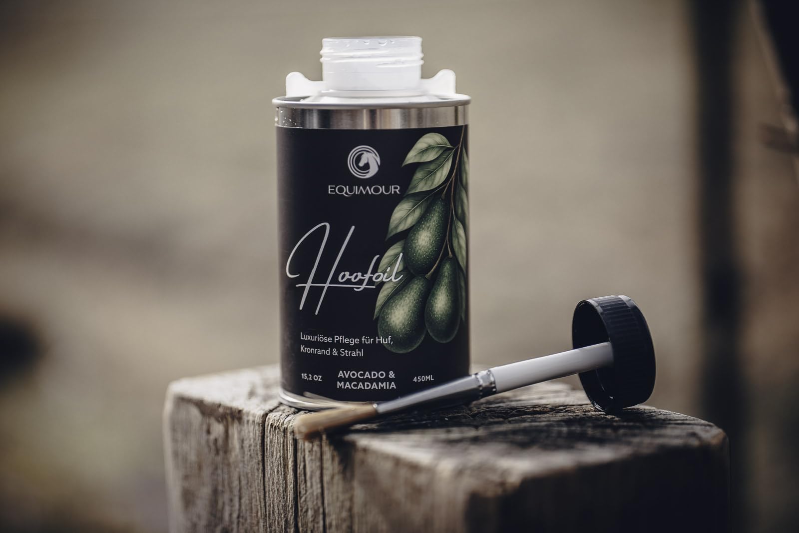 Aceite para pezuñas con pincel para caballos, aguacate y macadamia, cuidado de pezuñas con vitamina E, para pezuñas, borde de corona y chorro, brillo natural y aspecto bien cuidado, 450 ml