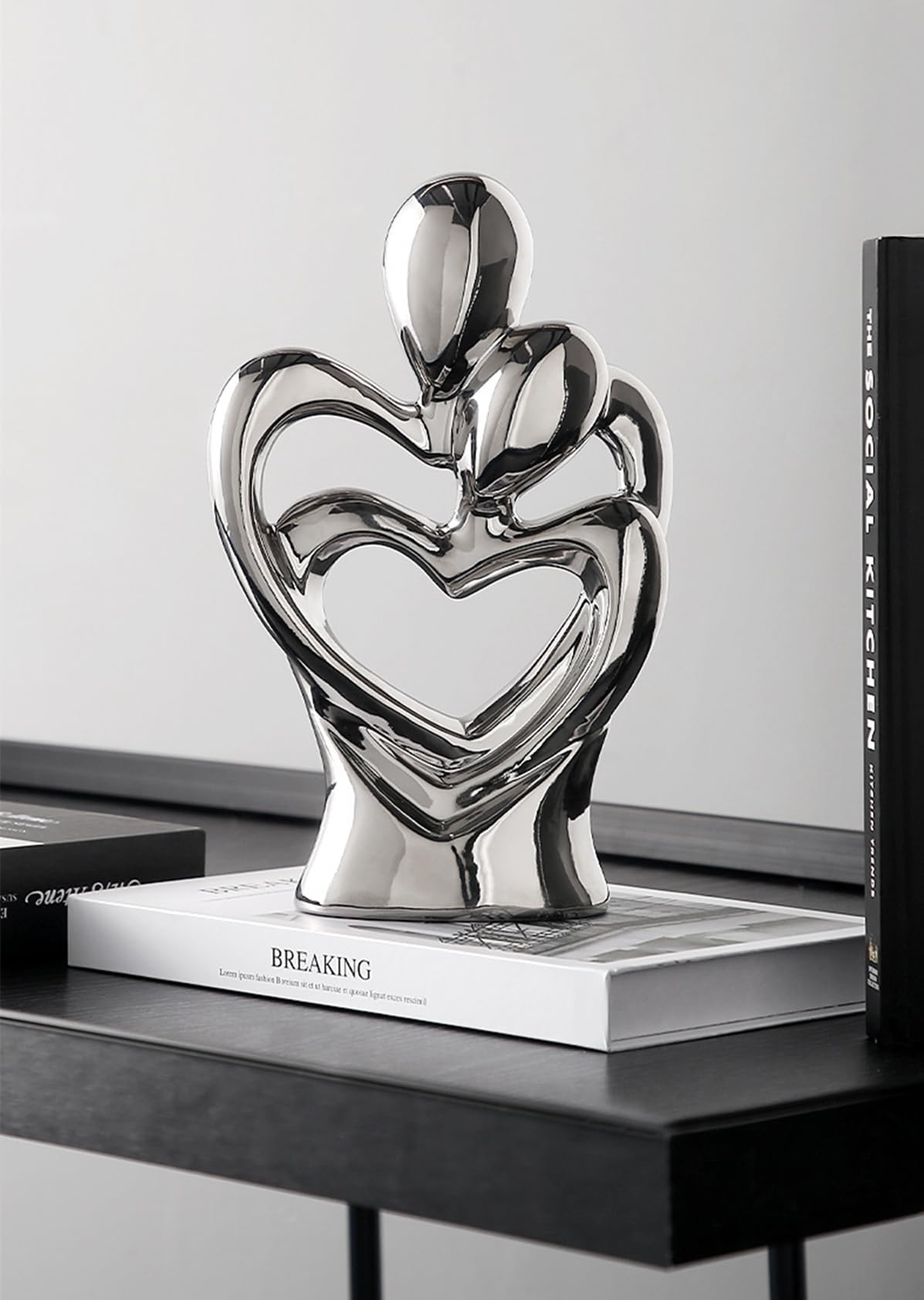 Statua in ceramica di coppia che abbraccia, statua di arte astratta moderna, scultura romantica di coppia astratta, per soggiorno, camera da letto, ufficio, ingresso, camino. (Argento A, Grande)