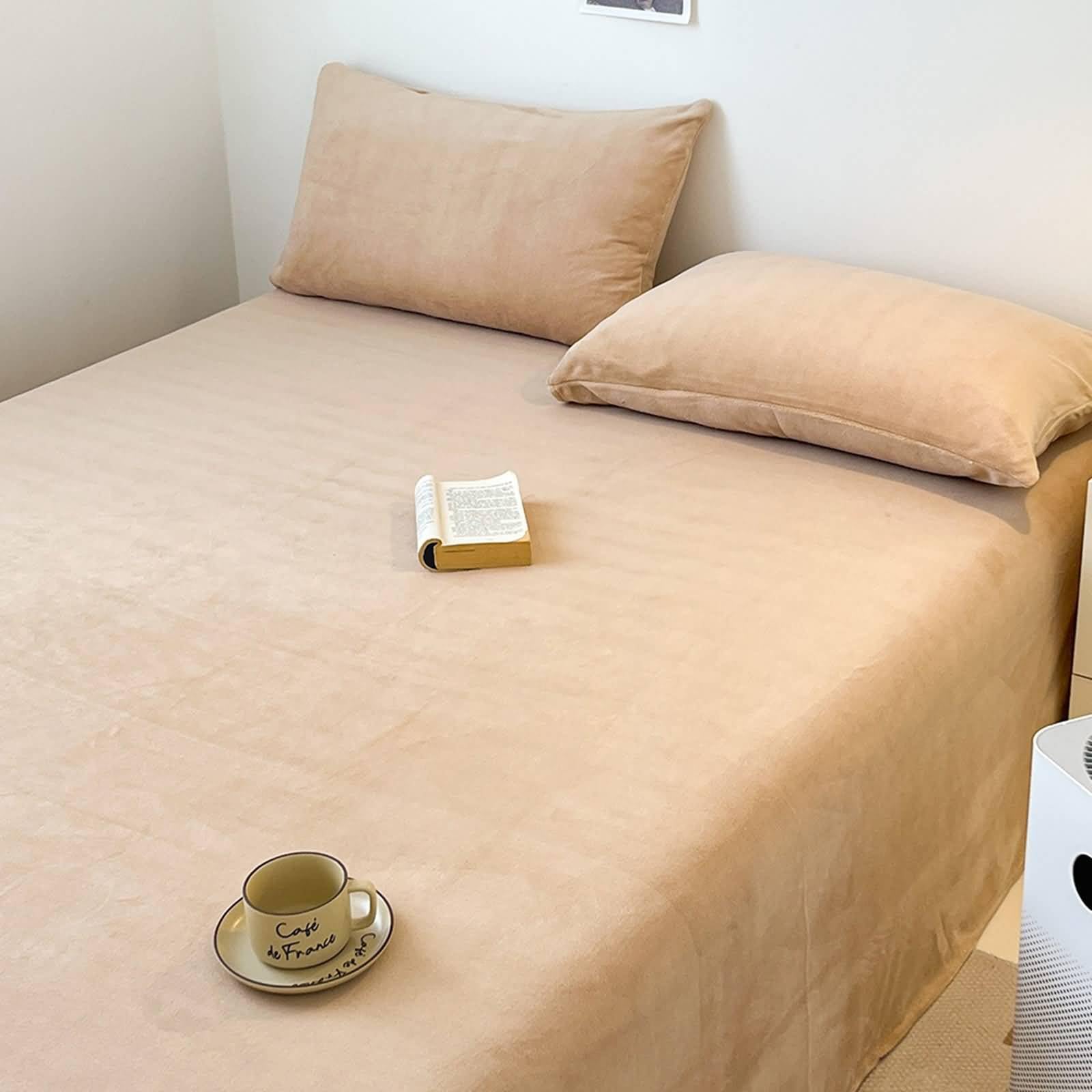 Drap housse velours de lait 240 x 270 pour un lit à sommier tapissier luxueux