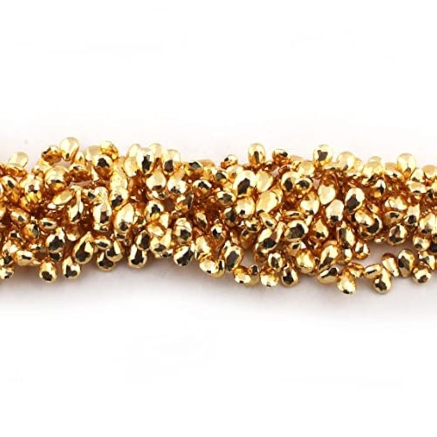 Pyrite dorée facettée contre les bijoux ternes briolettes