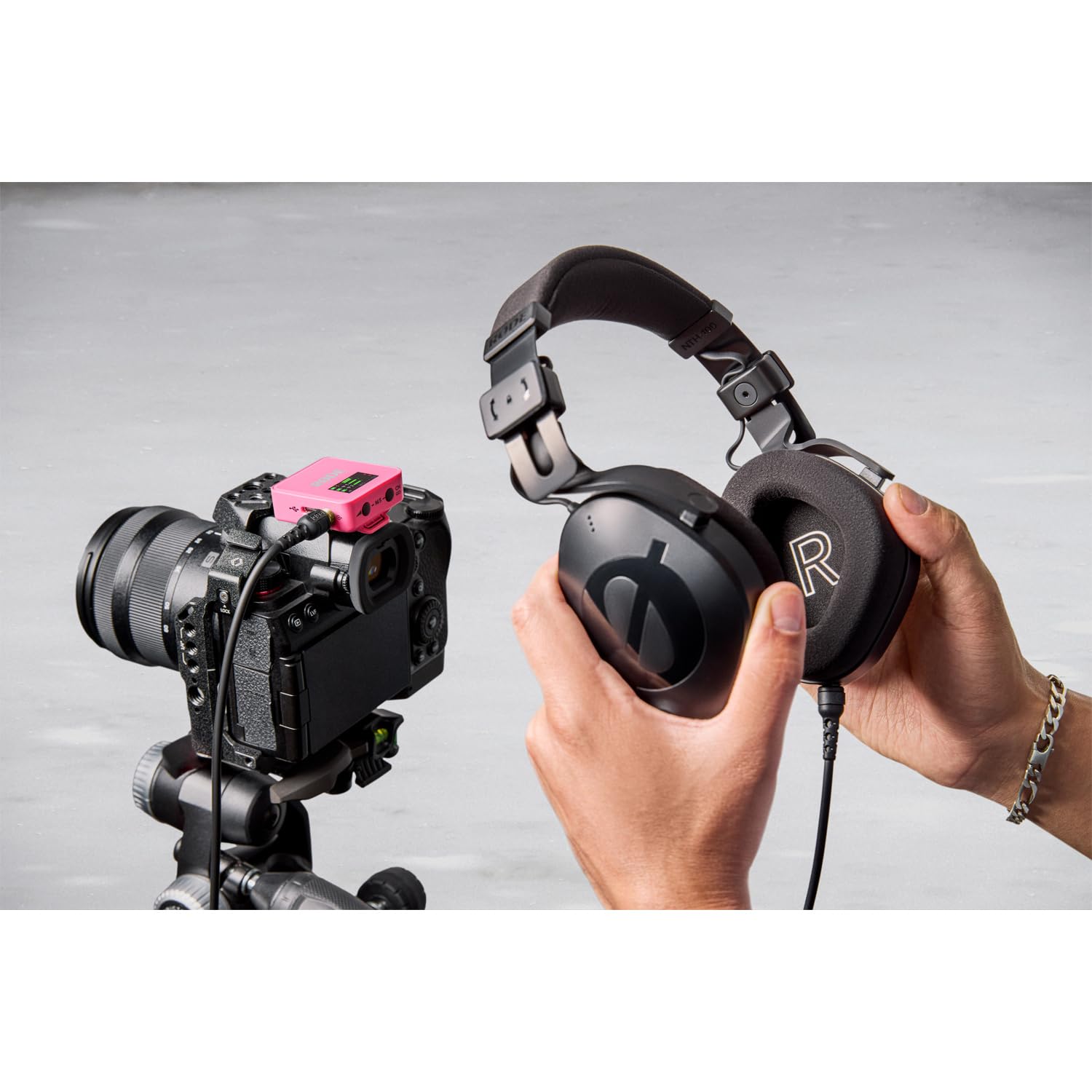 Rode Wireless GO Gen 3 Drahtloses 2-Kanal Mikrofon-Funksystem Pink mit Interview GO Handadapter Pink und keepdrum Fell-Windschutz