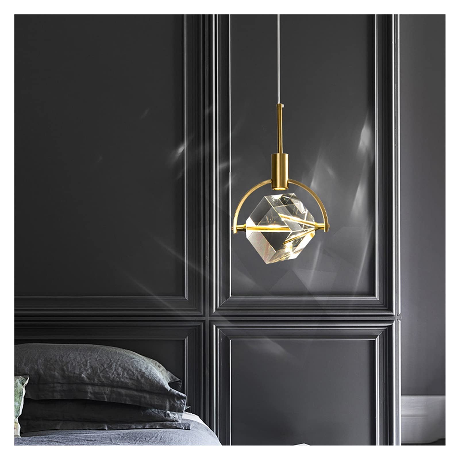 Lampe de restaurant suspendue et luminaire de chevet pour une table cosy