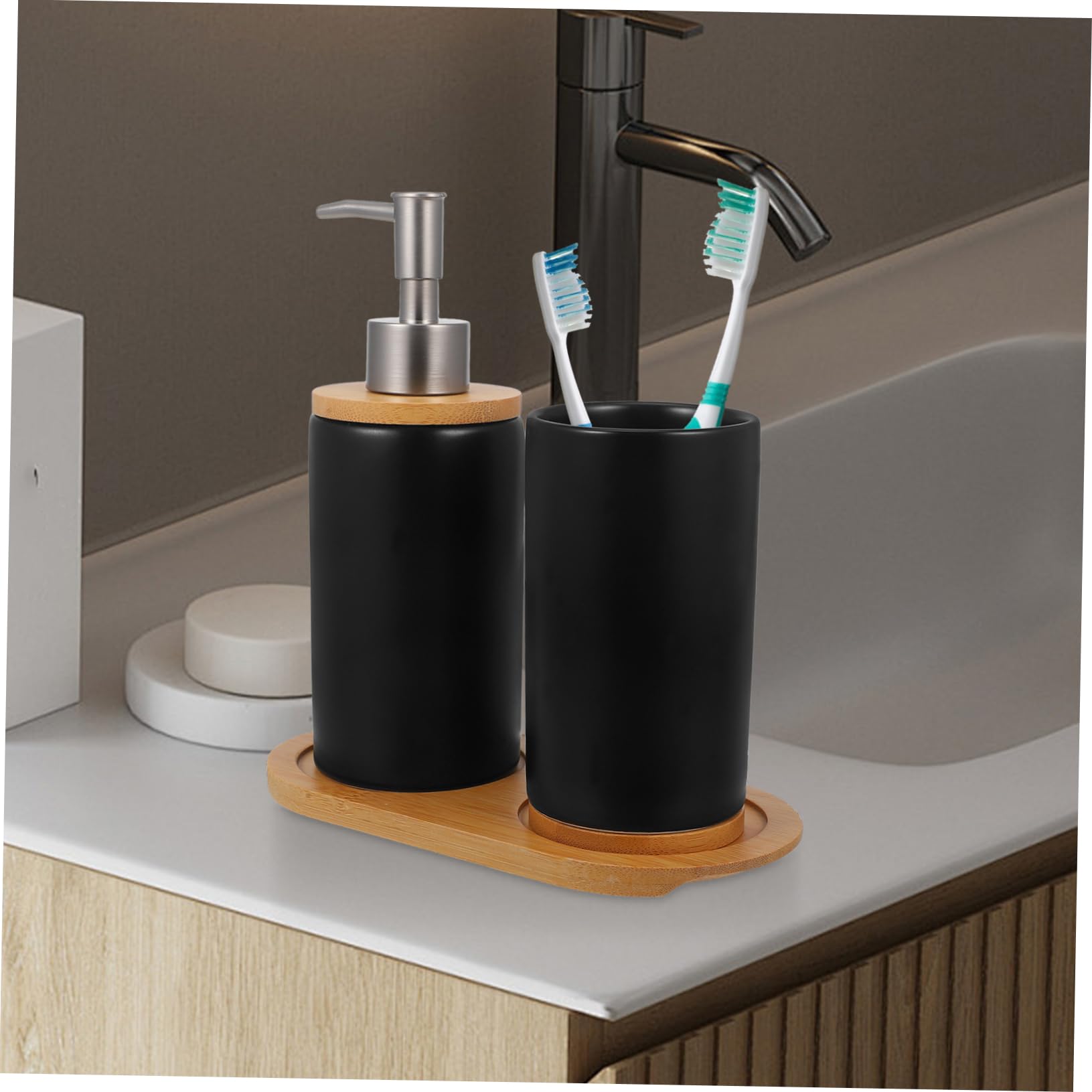 1 Satz Schwarzes Keramik Badezimmer Accessoire Satz mit Bambus | Zahnbürstenhalter und Seifenspender, Becher ca 350ml, Flasche ca 430ml, Schlichtes Klassisches Design