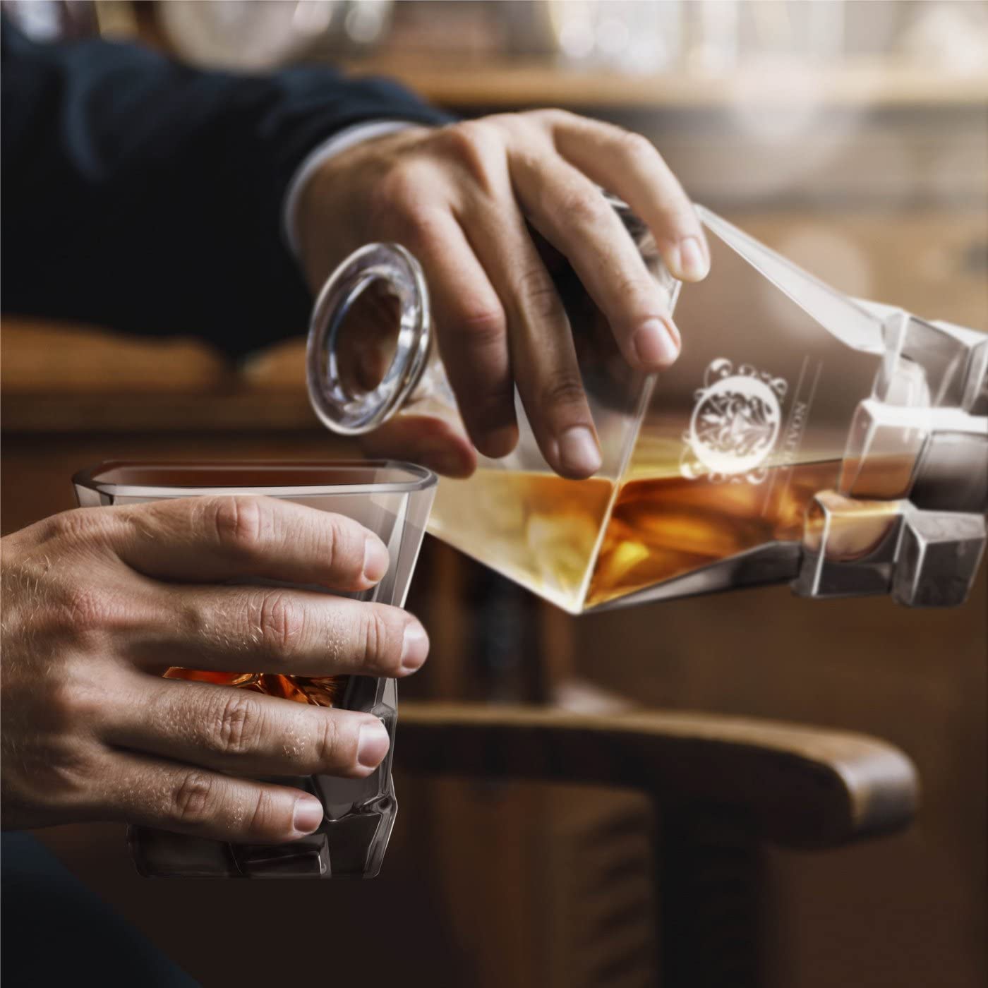 Maverton Carafe en verre et 6 verres a whisky, Avec motif décoratif | Ensemble Personnalisé Idee Cadeau Homme, Cadeau Anniversaire Homme, Set whisky au design unique, Pour connaisseur, Ornement