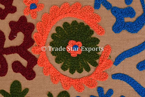 Coussin Suzani brodé main en coton pour une maison chaleureuse