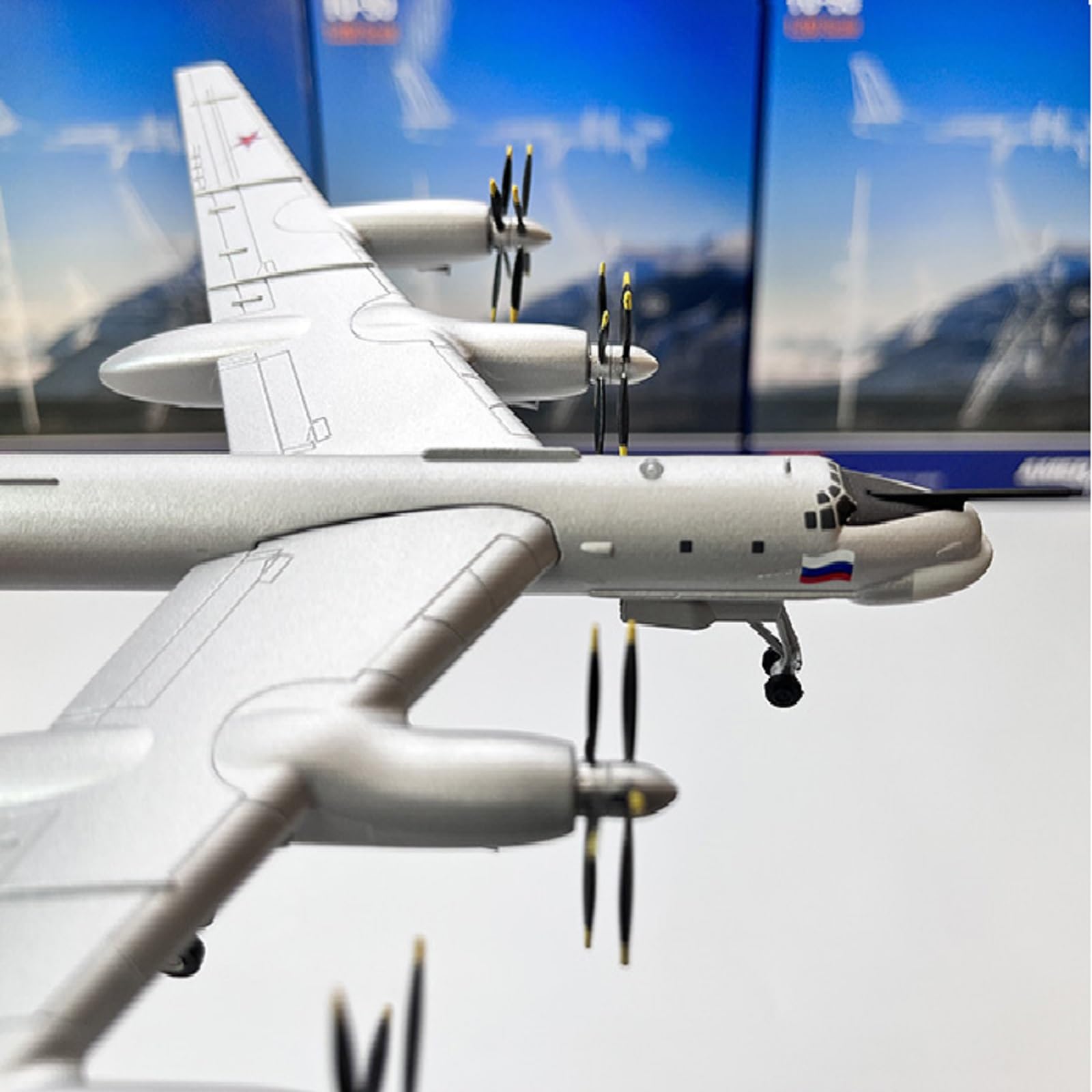 航空機・ヘリコプター herpa wings 1/200 Tu-95 Amazon.co.jp: ツポレフTu-95ベア型戦略爆撃機飛行機モデル1:200